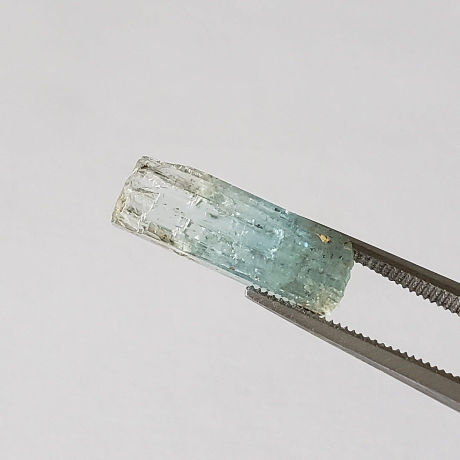 Gems of Diversity: Exploring the World of Beryl Crystals - Canagem.com