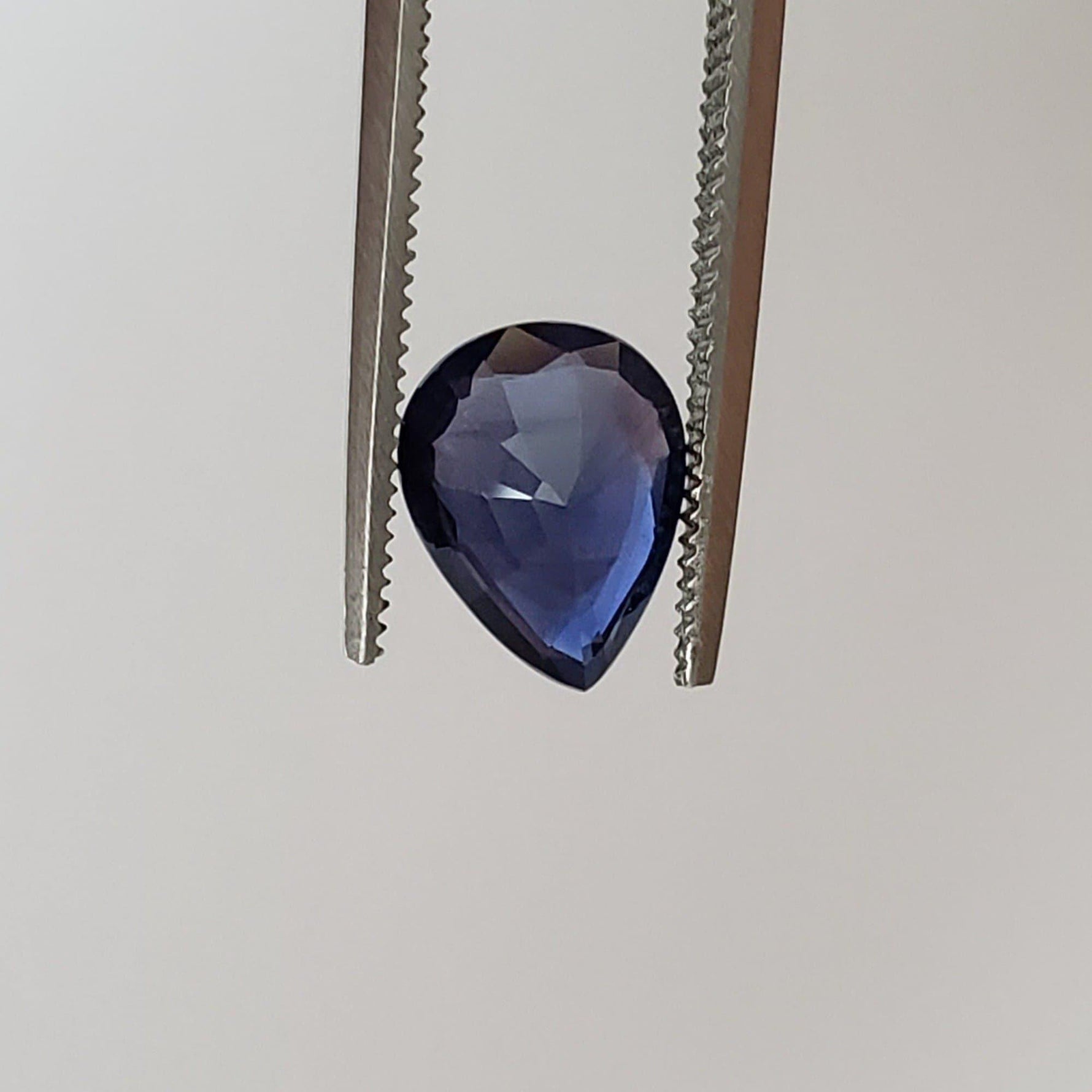 The Captivating Allure of Sapphire Gemstones: A Glimpse into Nature's Beauty and Brilliance - Canagem.com