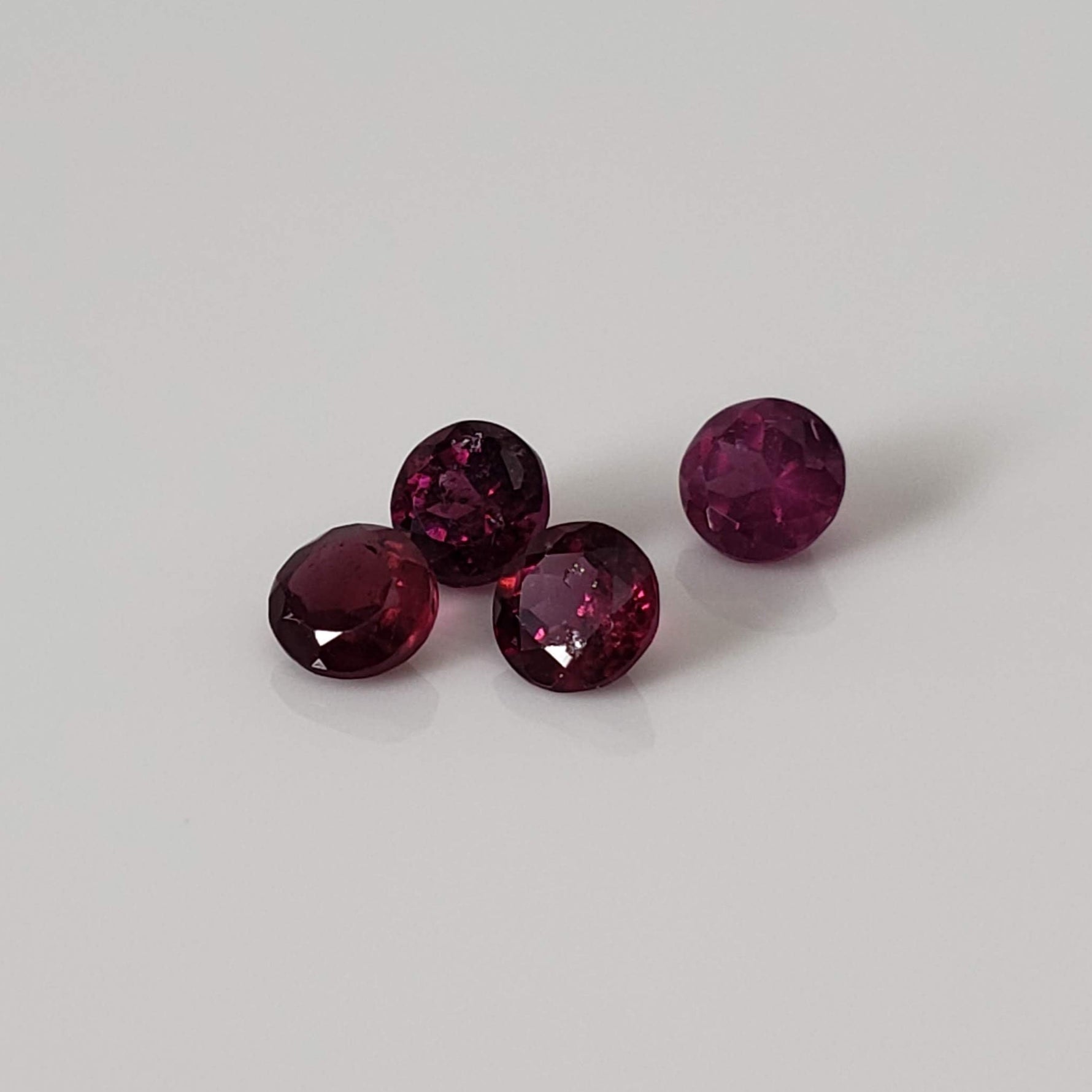 Rhodolite Garnet | 4 Piece Lot | Round Cut | Reddish Purple | 4mm