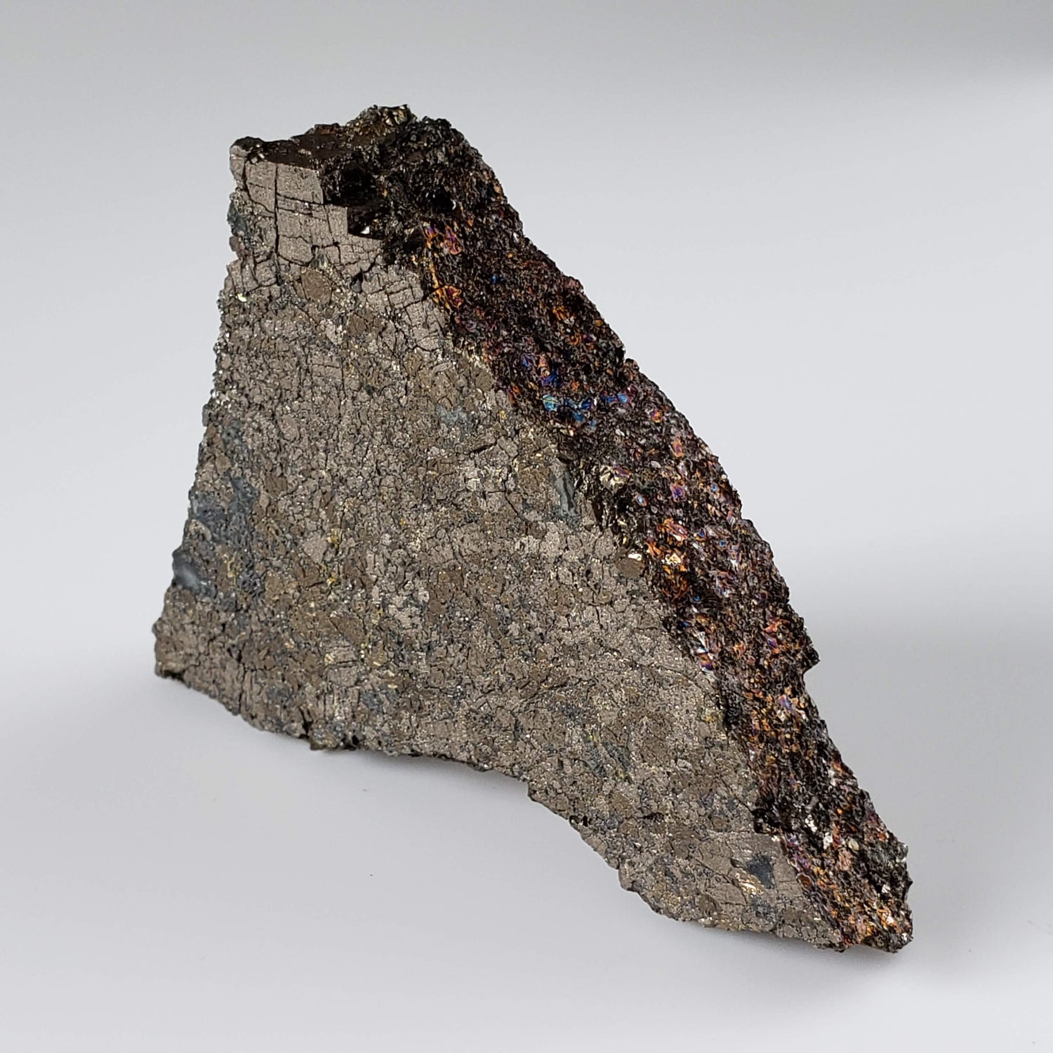 Tranche de partie de brèche d'impact | 58,9 grammes | Impactite riche en métaux | Structure de Sudbury, Canada