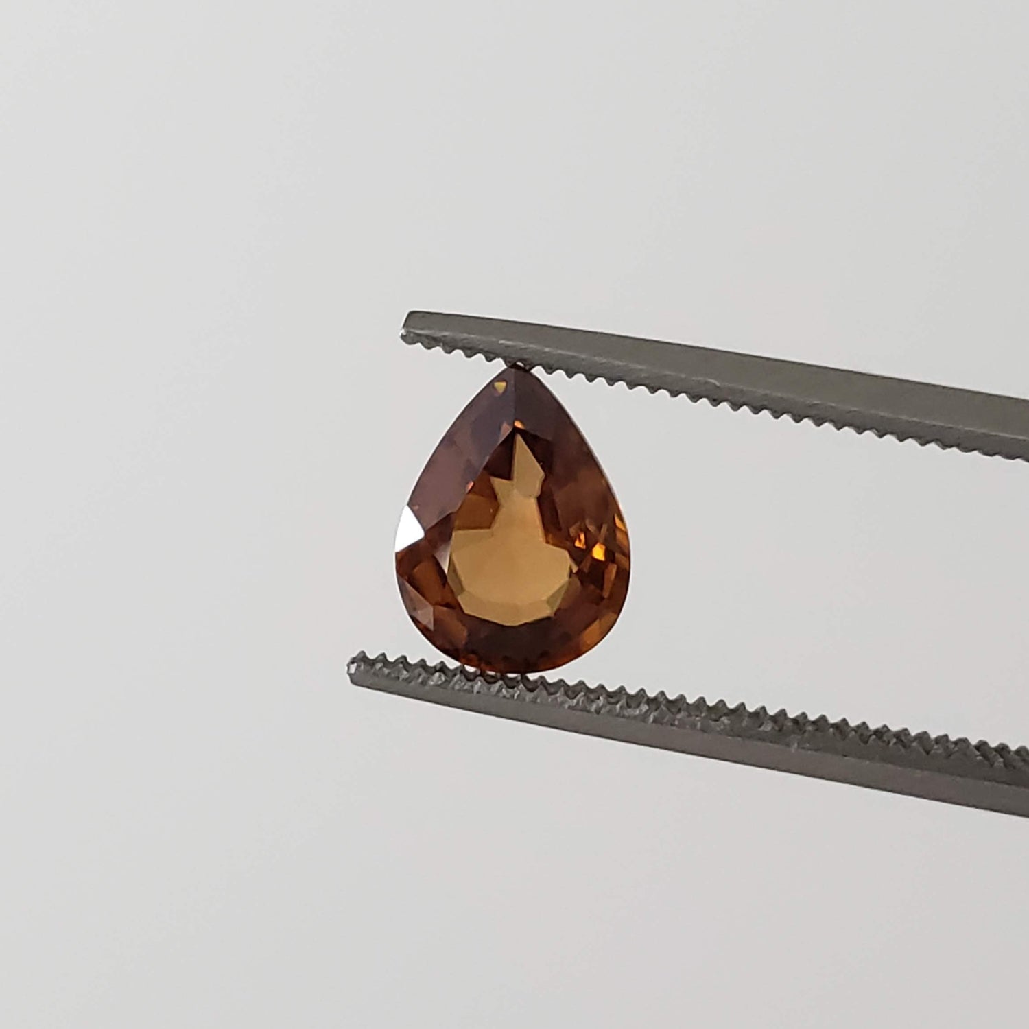 Zircon | Pear Shape Cut | Golden | 8x6mm 1.6ct | Cambodia