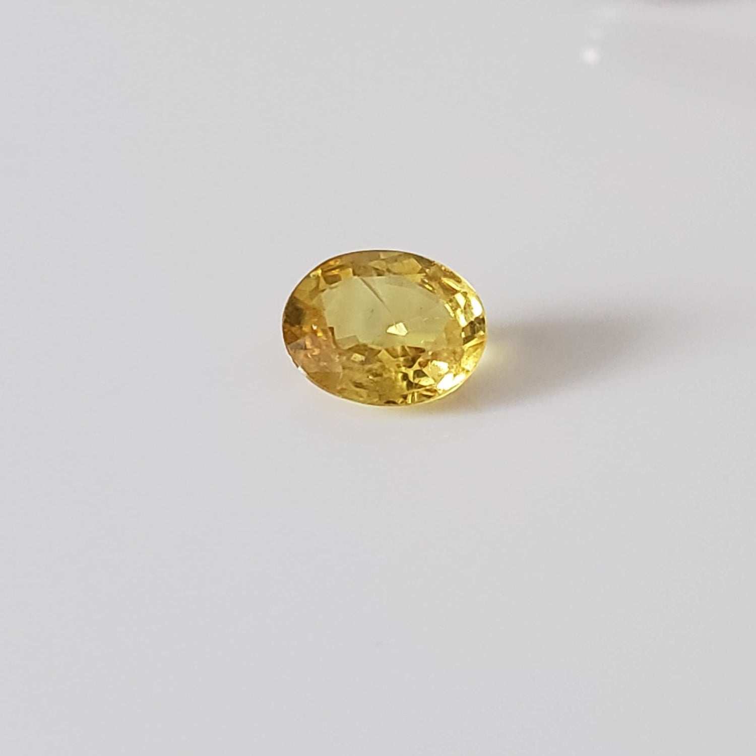 Sapphire | Oval Cut | Yellow | 5.8x4.8mm 0.64ct