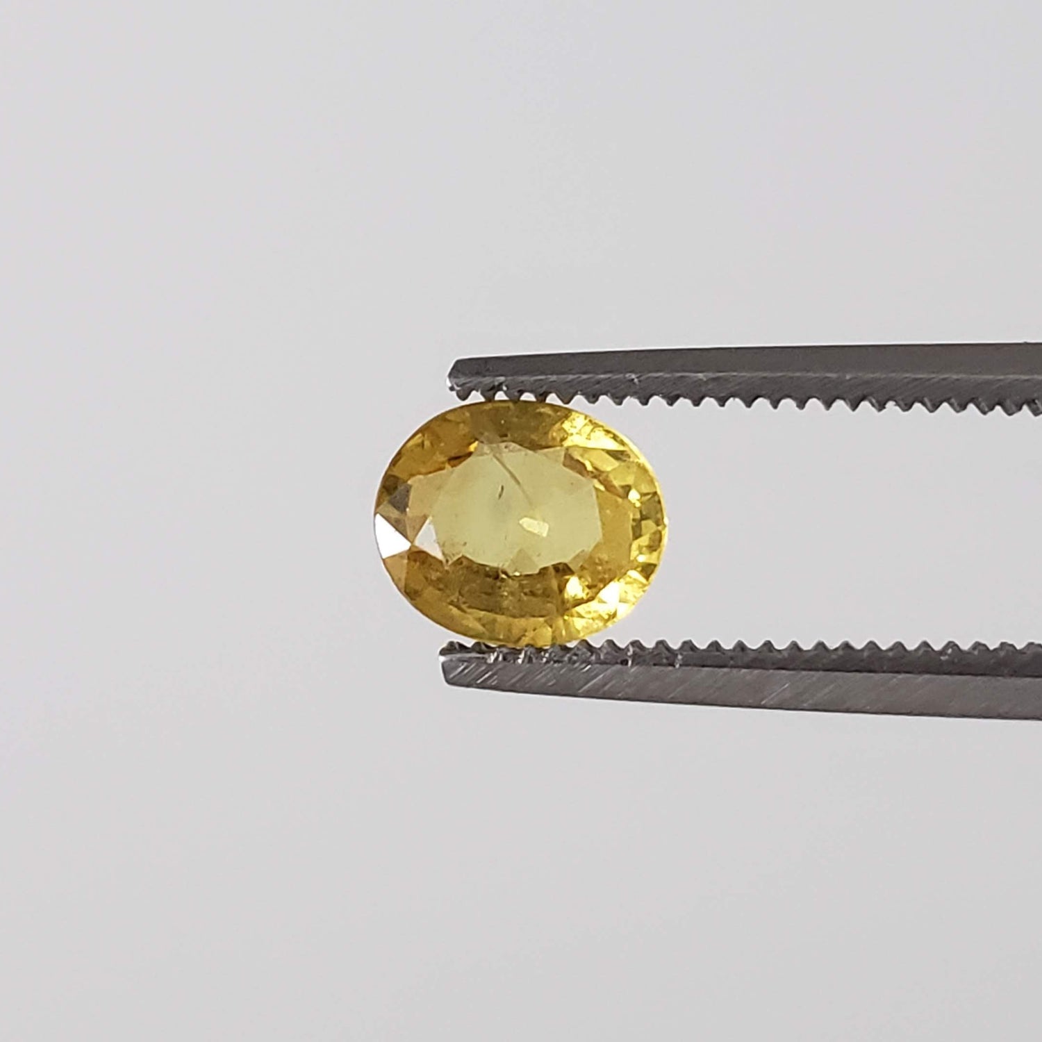 Sapphire | Oval Cut | Yellow | 5.8x4.8mm 0.64ct