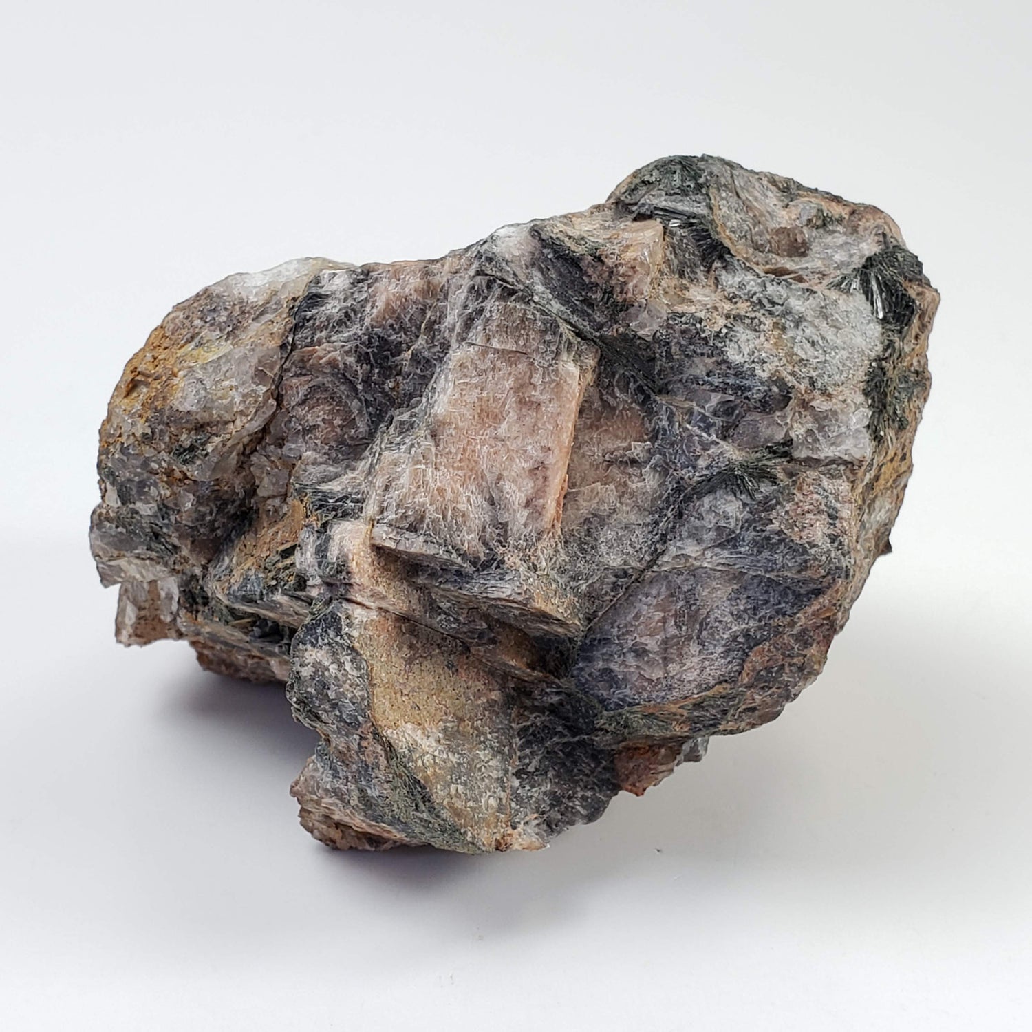 Aegirine sur cristal de microcline | 328 grammes | Grand spécimen | Fosse de Dehnel, pluton de Stettin | Complexe intrusif de Wausau | Marathon Co., Wisconsin, États-Unis