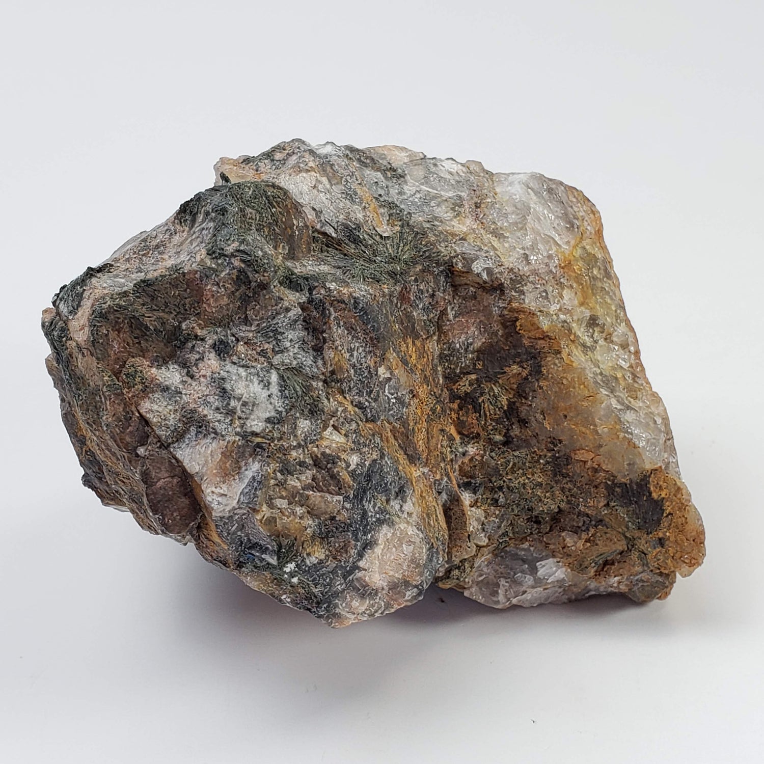 Aegirine sur cristal de microcline | 328 grammes | Grand spécimen | Fosse de Dehnel, pluton de Stettin | Complexe intrusif de Wausau | Marathon Co., Wisconsin, États-Unis