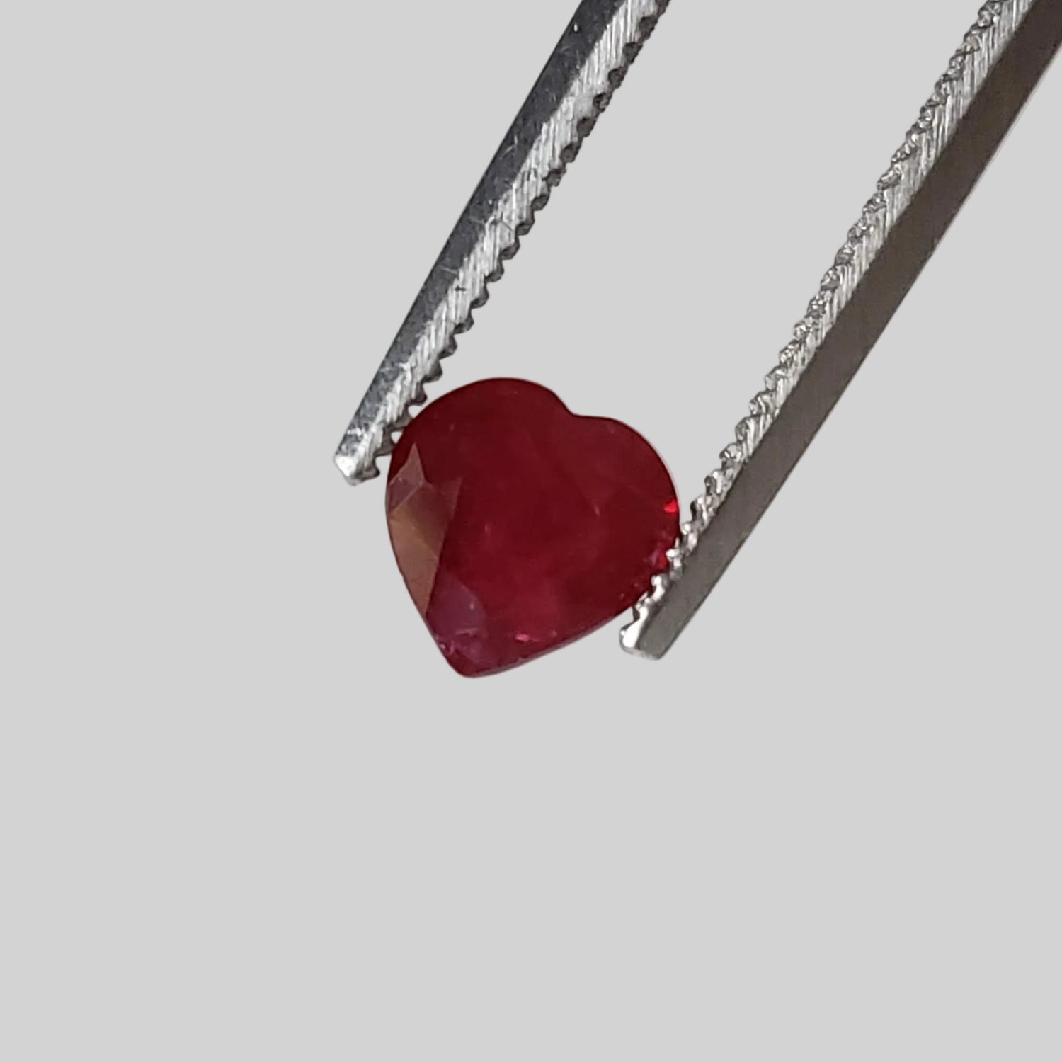 Rubis | Taille en forme de cœur | Rouge sang | 5,2 mm, 0,6 ct