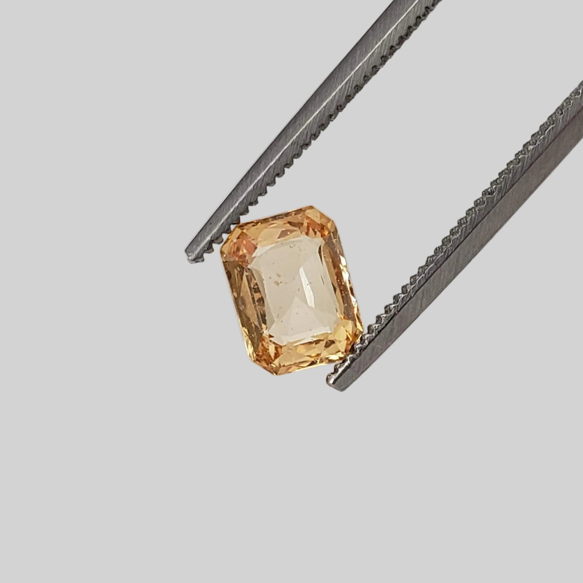 Saphir | Taille octogonale | Jaune doré | 6.2x4.7mm, 0.8ct