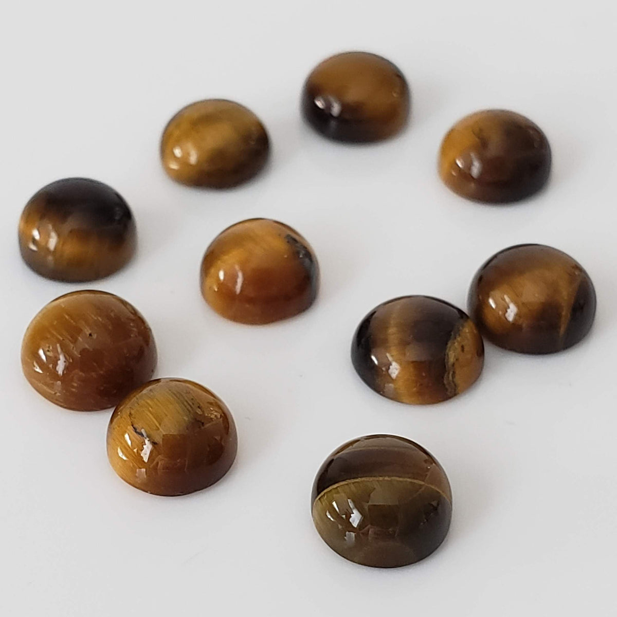Œil-de-tigre | Lot de 10 pièces de Gemme, cabochons ronds | Brun doré | 10.1tcw