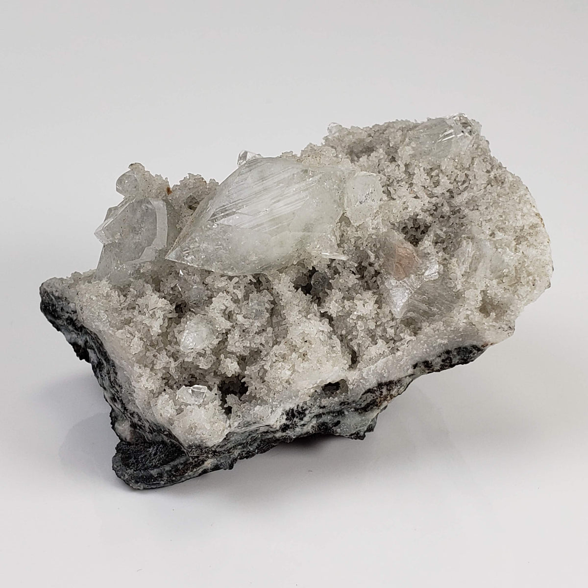 Groupe de cristaux d'apophyllite | 110 grams | Jalgaon, Inde