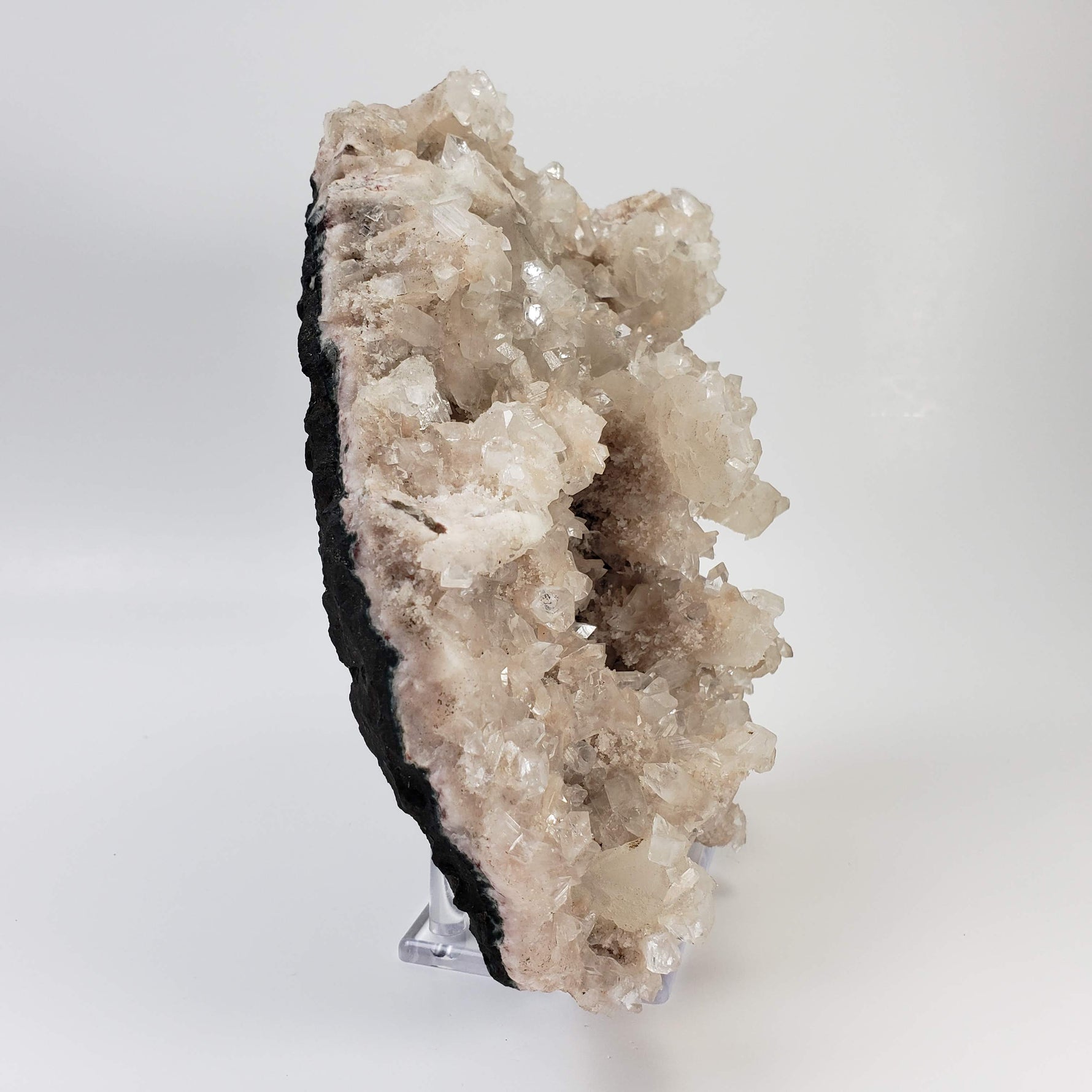  Apophyllite, Stilbite and Calcite on Chalcedony Druse | 2.46 kg | Jalgaon, India 6