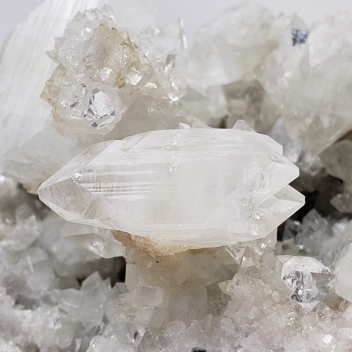  Apophyllite and Stilbite on Chalcedony Druse | 3.71 KG | Double Terminated Crystal | Jalgaon, India 2