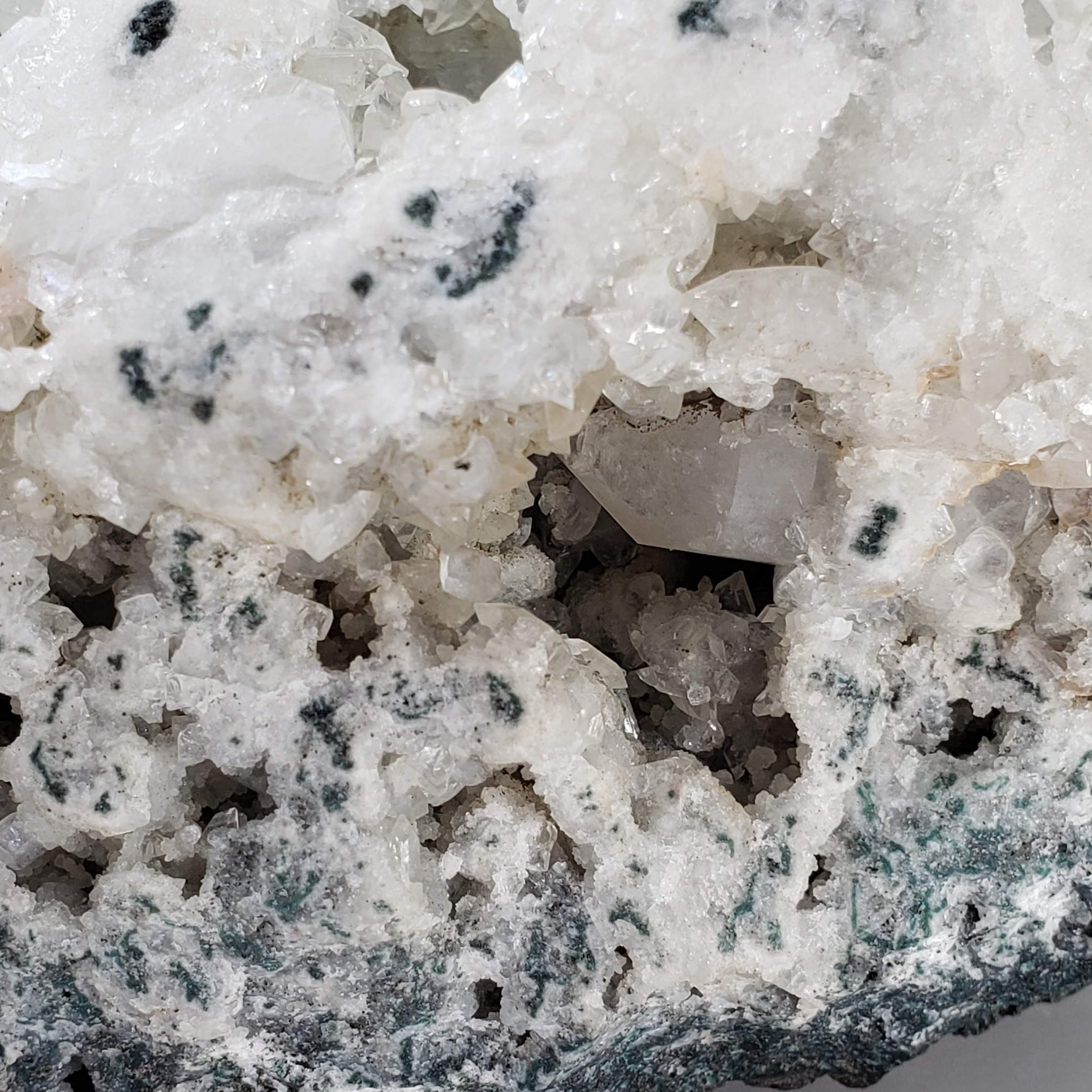  Apophyllite and Stilbite on Chalcedony Druse | 3.71 KG | Double Terminated Crystal | Jalgaon, India 10