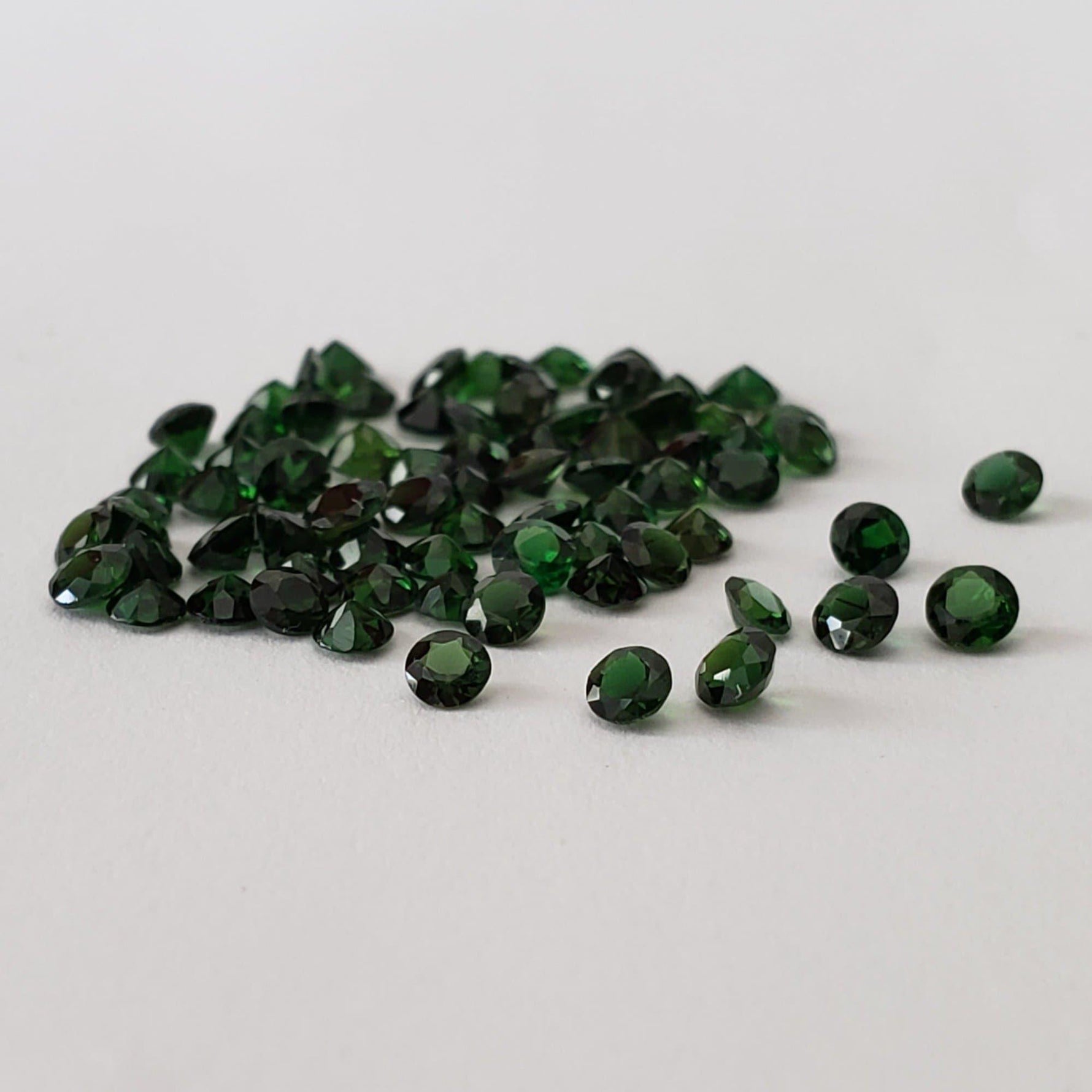 Chrome Tourmaline | Round Cut | Natural | Emerald Green | 2.5mm | SO24 2