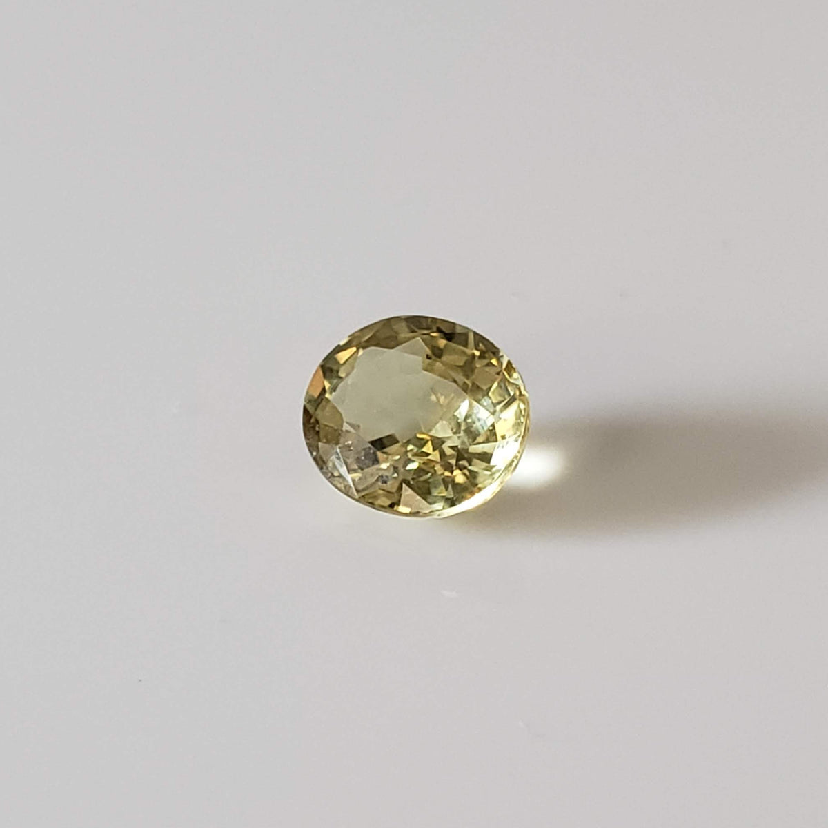Chrysoberyl | Oval Cut | Yellow | 6.3x5.3mm 0.94ct 4