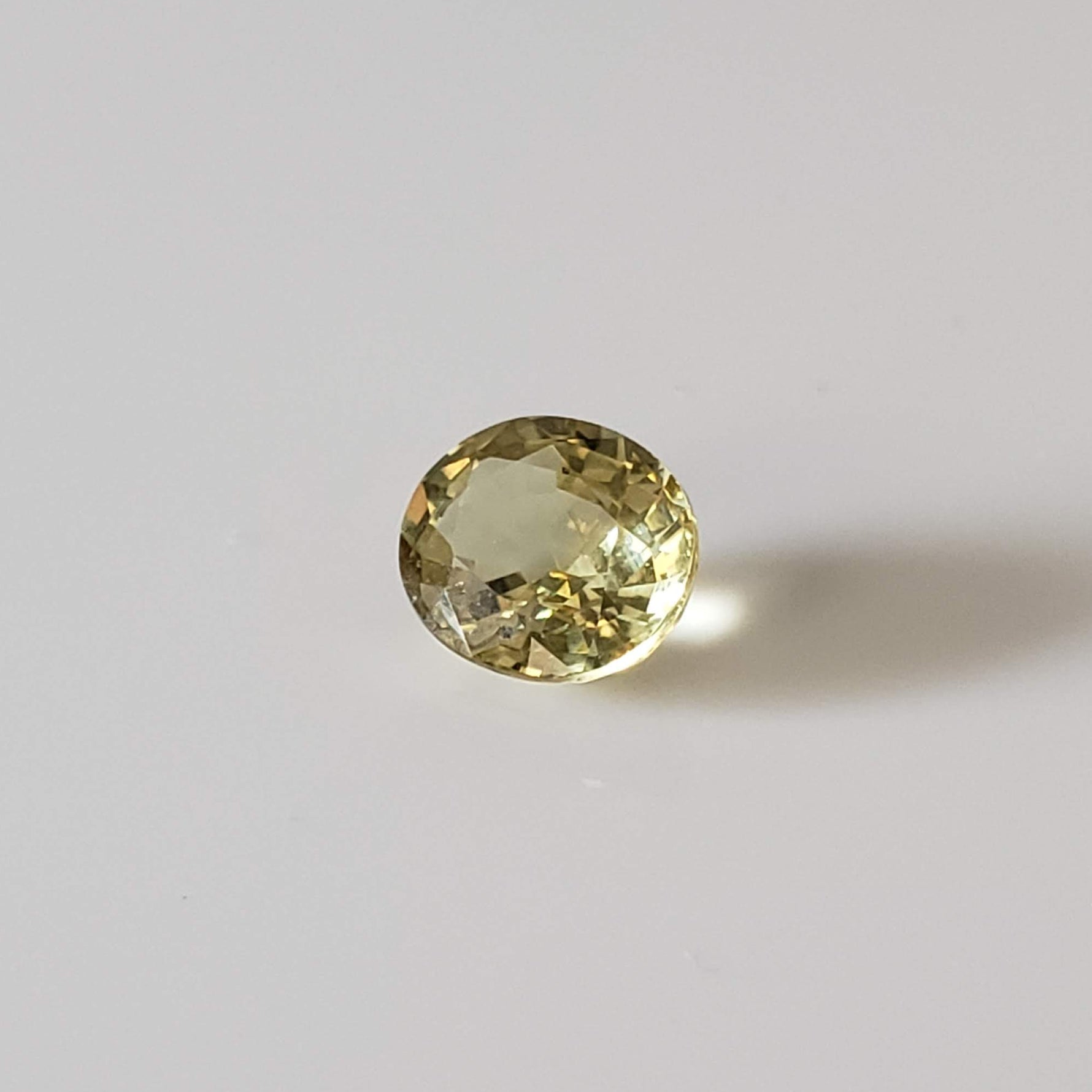 Chrysoberyl | Oval Cut | Yellow | 6.3x5.3mm 0.94ct 4