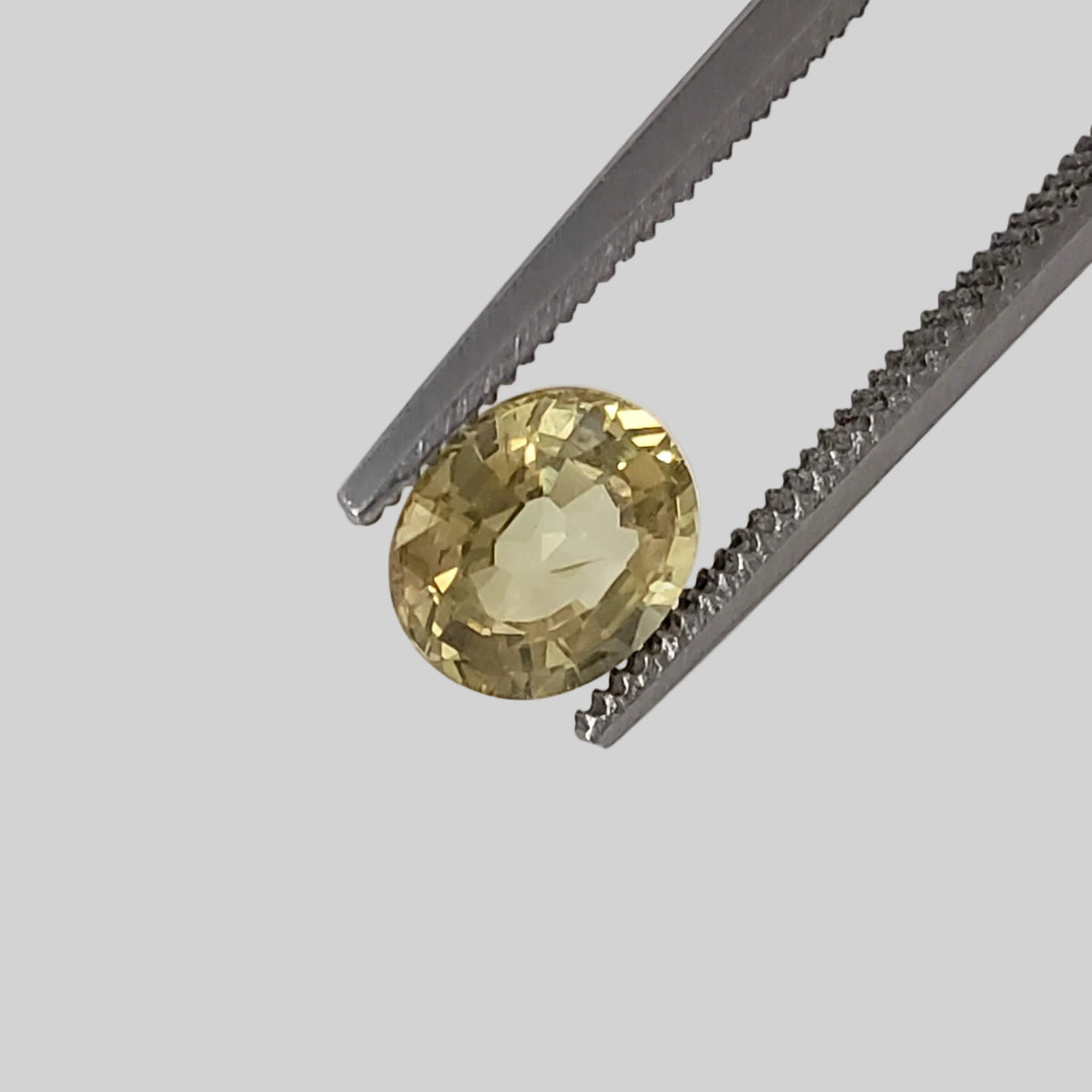 Chrysoberyl | Oval Cut | Yellow | 6.3x5.3mm 0.94ct 1