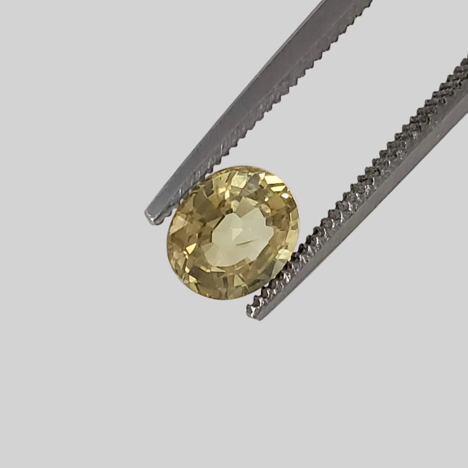 Chrysoberyl | Oval Cut | Yellow | 6.3x5.3mm 0.94ct 1
