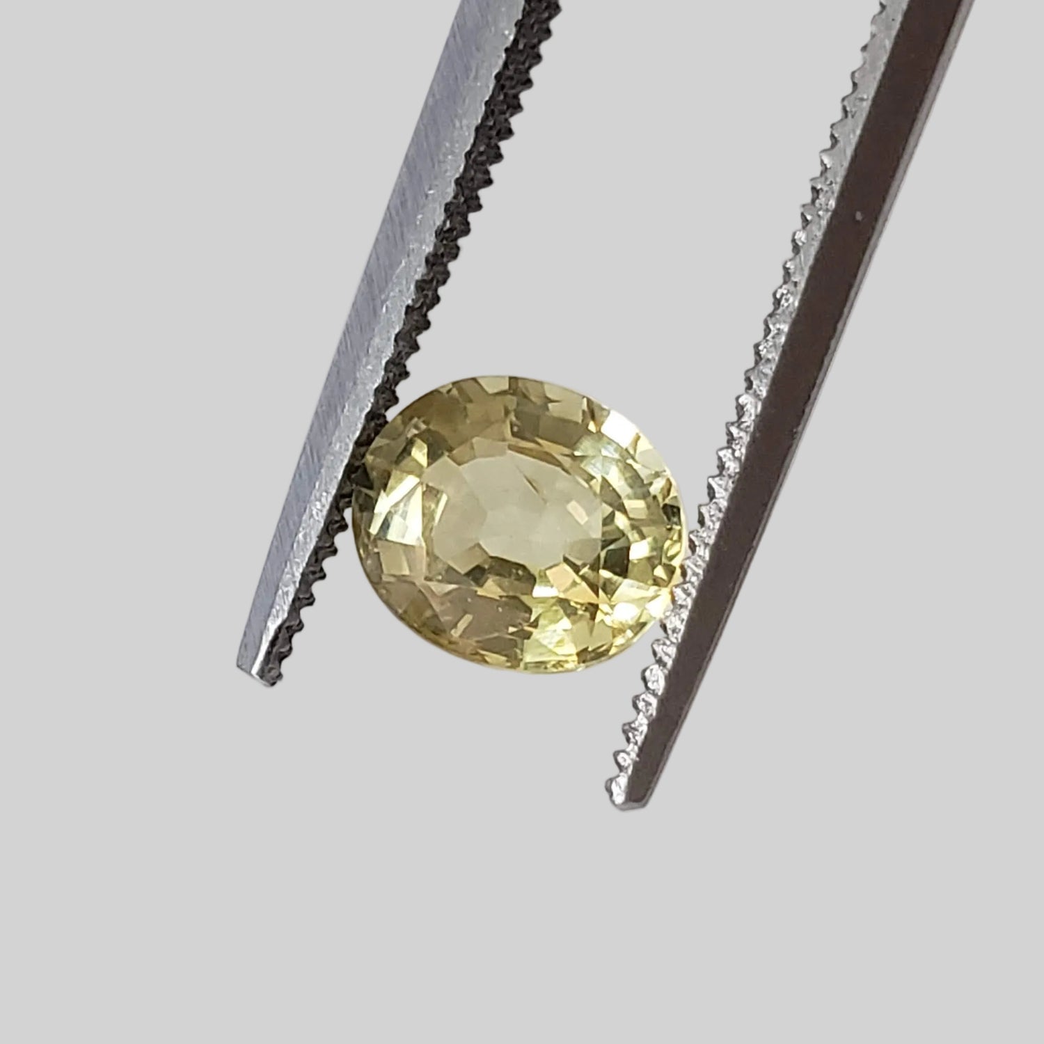 Chrysoberyl | Oval Cut | Yellow | 6.3x5.3mm 0.94ct 0