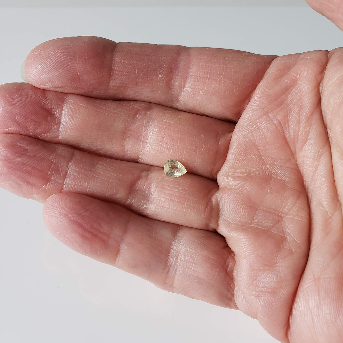  Chrysoberyl | Pear Shape Cut | Lemon Green | 6.8x5.2mm 1.0ct 8