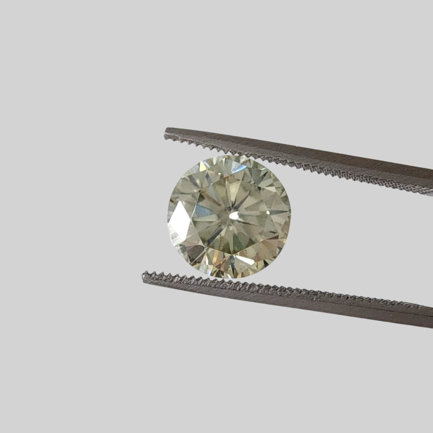  Moissanite | Round Diamond Cut | Pale Yellow | 8.5mm 2