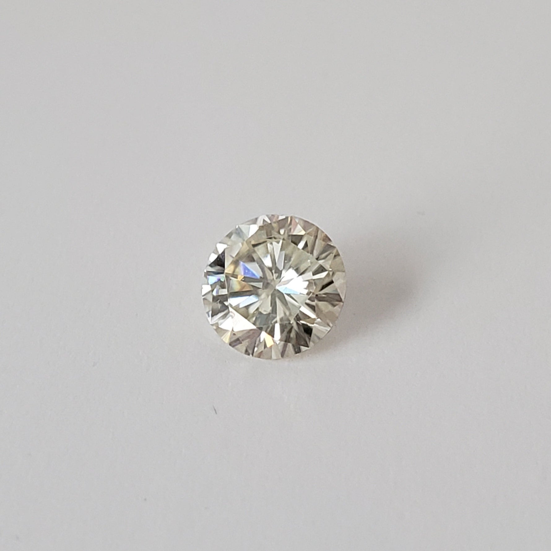  Moissanite | Round Diamond Cut | White | 7mm | SO24 2