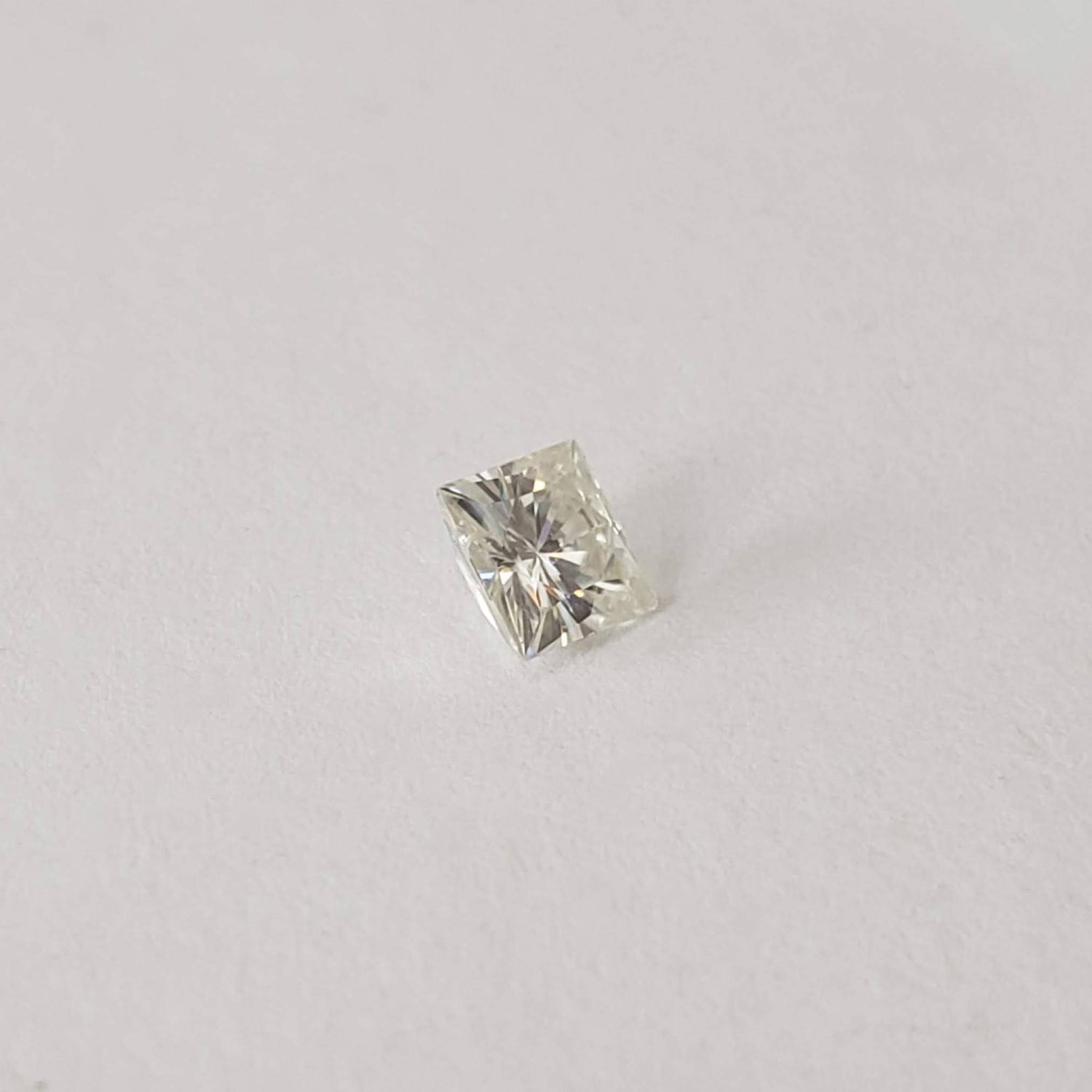  Moissanite | Square Cut | White | 3.9mm | SO24 1