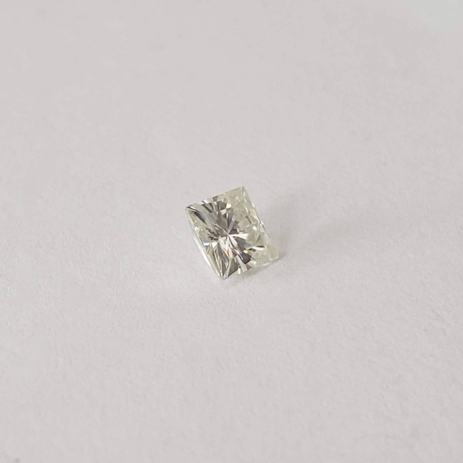  Moissanite | Square Cut | White | 3.9mm | SO24 1