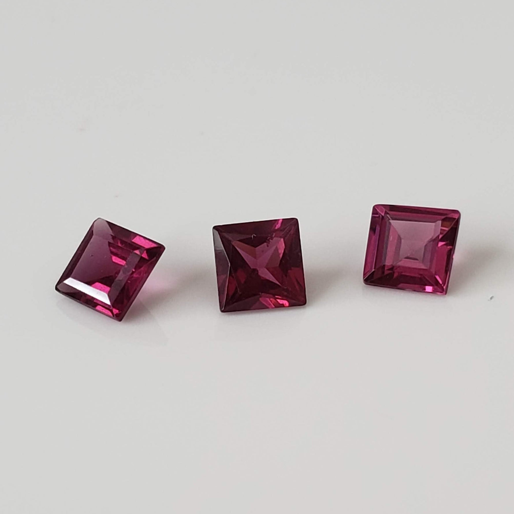 Rhodolite Garnet | 7 Piece Lot | Square Cut | Reddish Purple | 2.5tcw 3