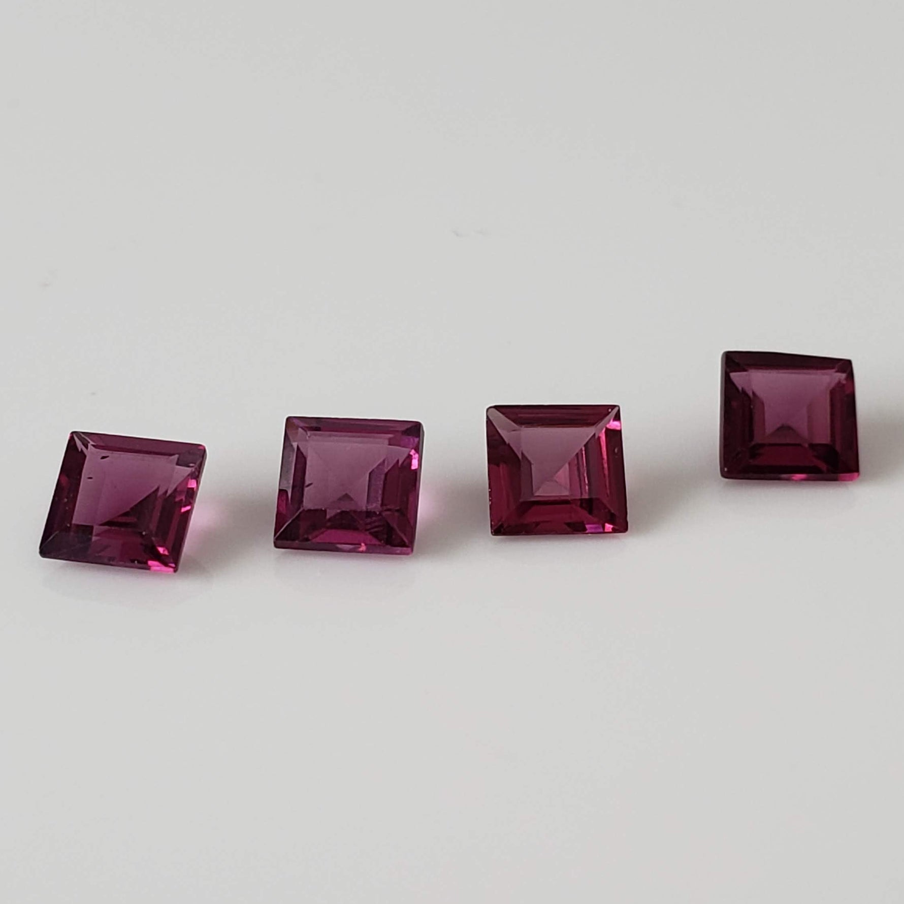 Rhodolite Garnet | 7 Piece Lot | Square Cut | Reddish Purple | 2.5tcw 4
