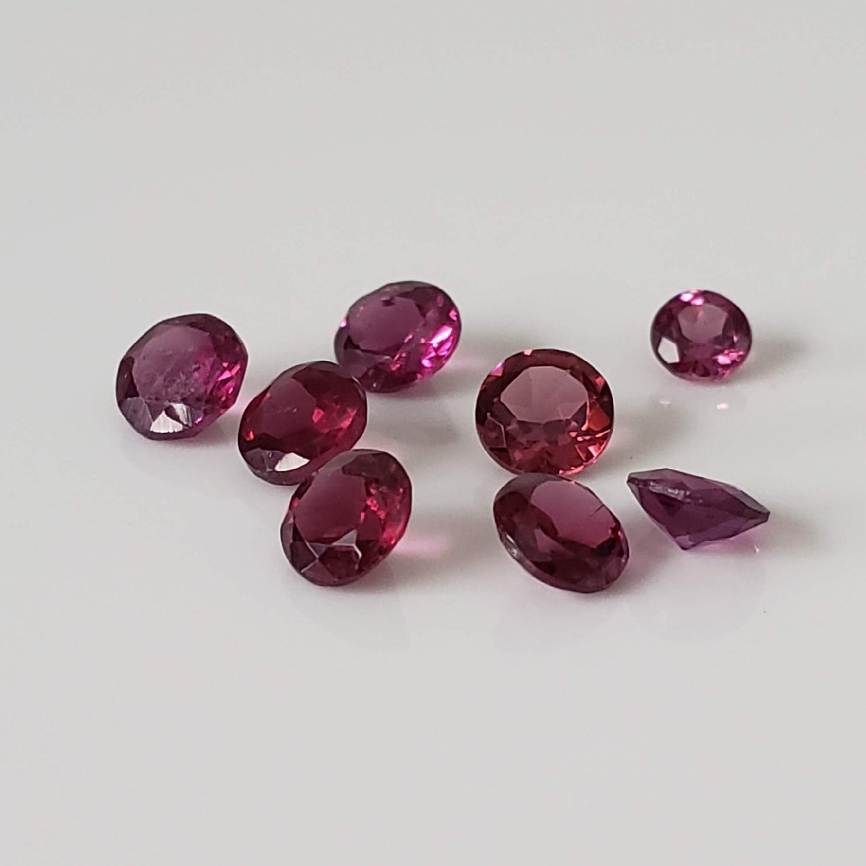  Rhodolite Garnet | 8 Piece Lot | Round Cut | Reddish Purple | 3-4mm 1