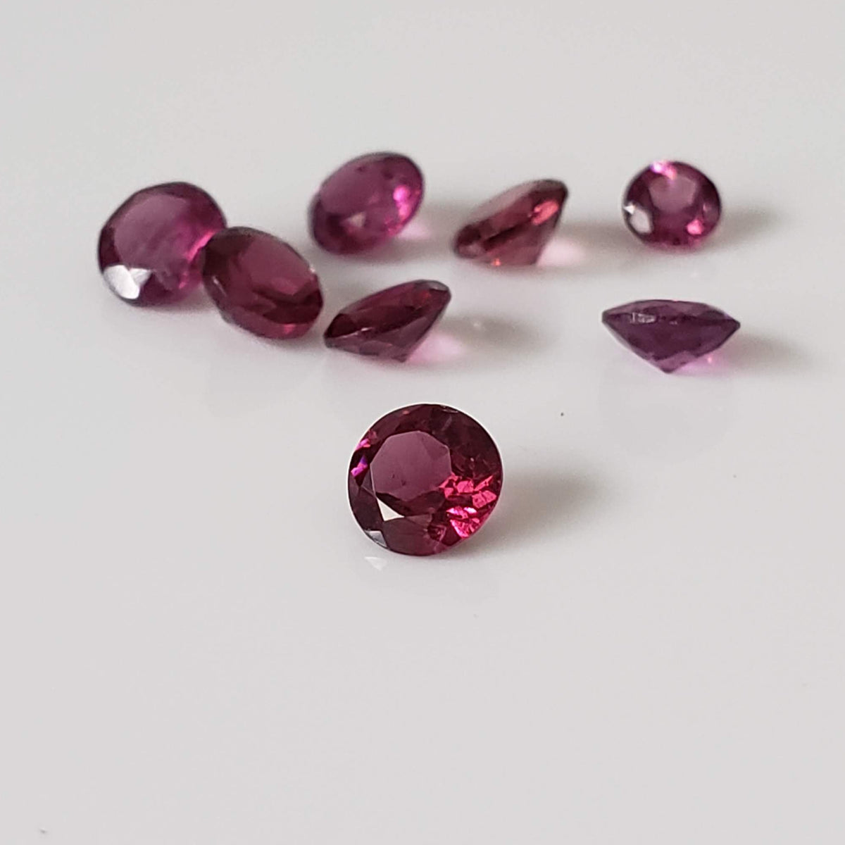  Rhodolite Garnet | 8 Piece Lot | Round Cut | Reddish Purple | 3-4mm 2