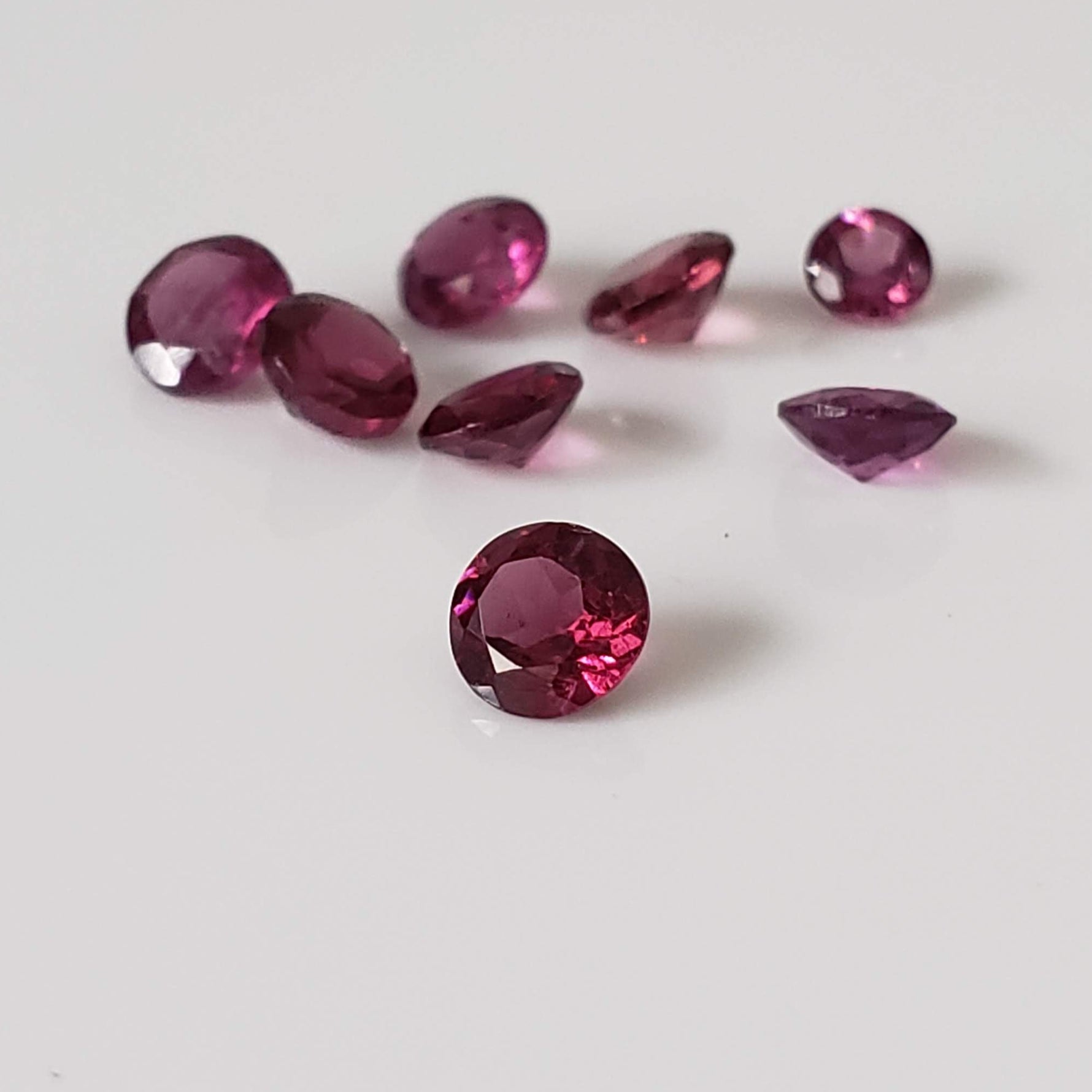  Rhodolite Garnet | 8 Piece Lot | Round Cut | Reddish Purple | 3-4mm 2