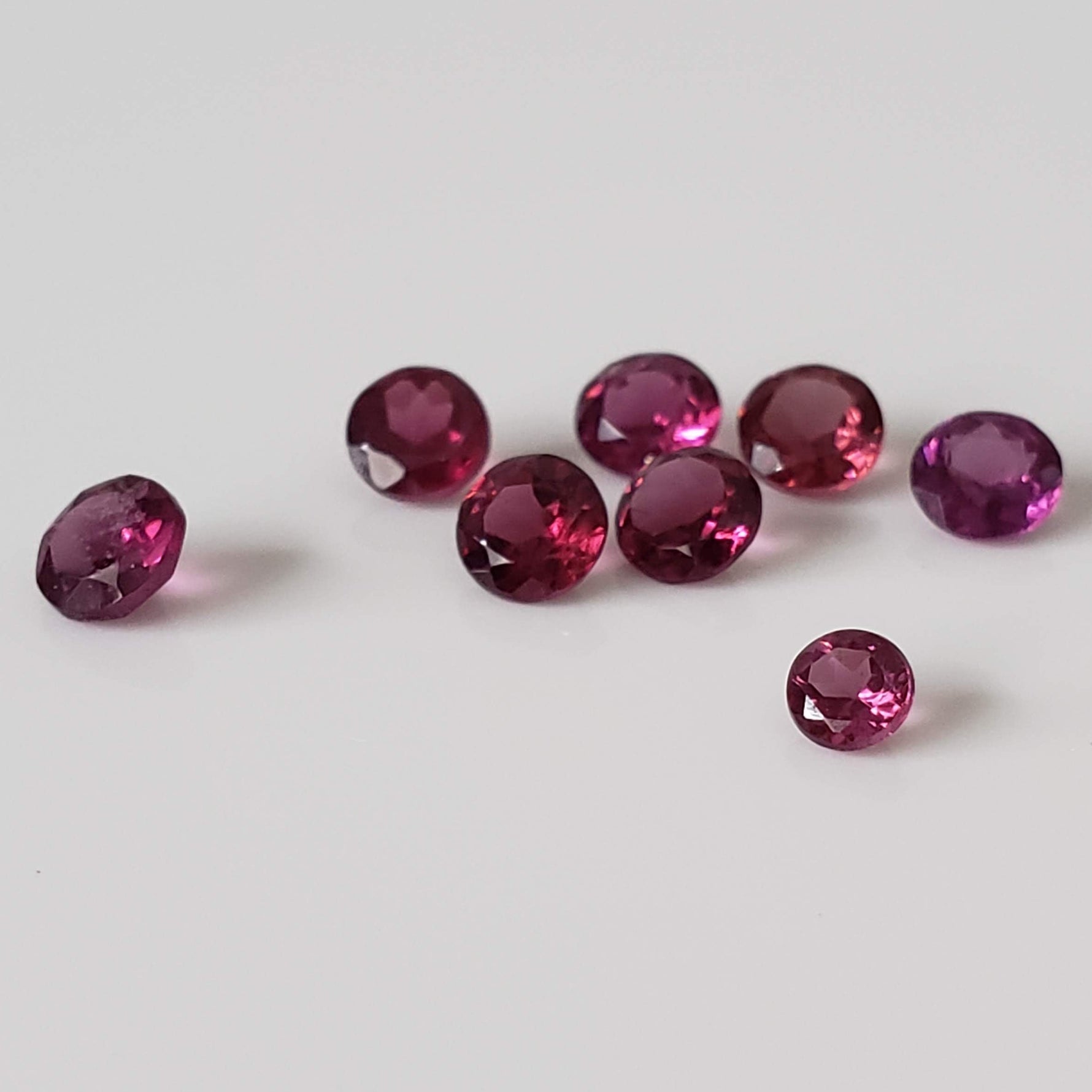  Rhodolite Garnet | 8 Piece Lot | Round Cut | Reddish Purple | 3-4mm 3