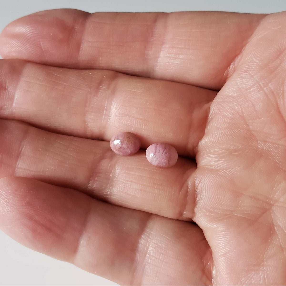  Rhodonite | 10 Piece Gemstone Lot | Oval Cabochon | Pink | 7.7-8.0x5.7-6.0mm 15.1tcw 4