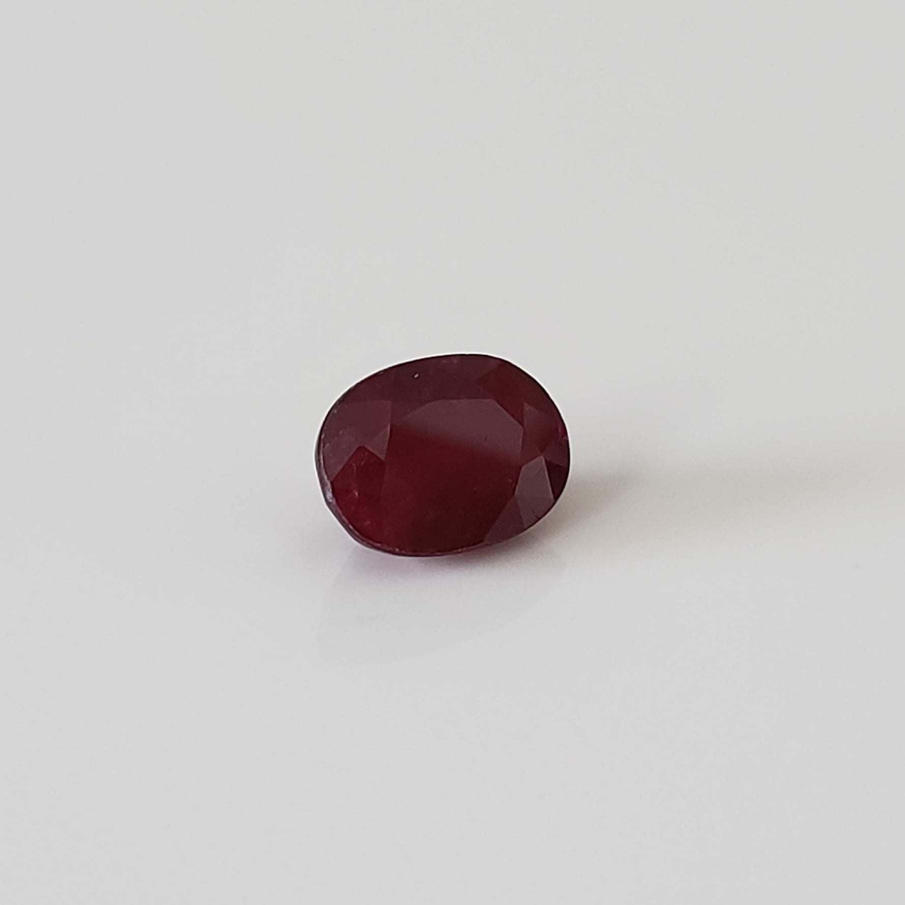  Ruby | Oval Cut | Pigeon Blood Red | 7.6x5.5mm 1.7ct 2