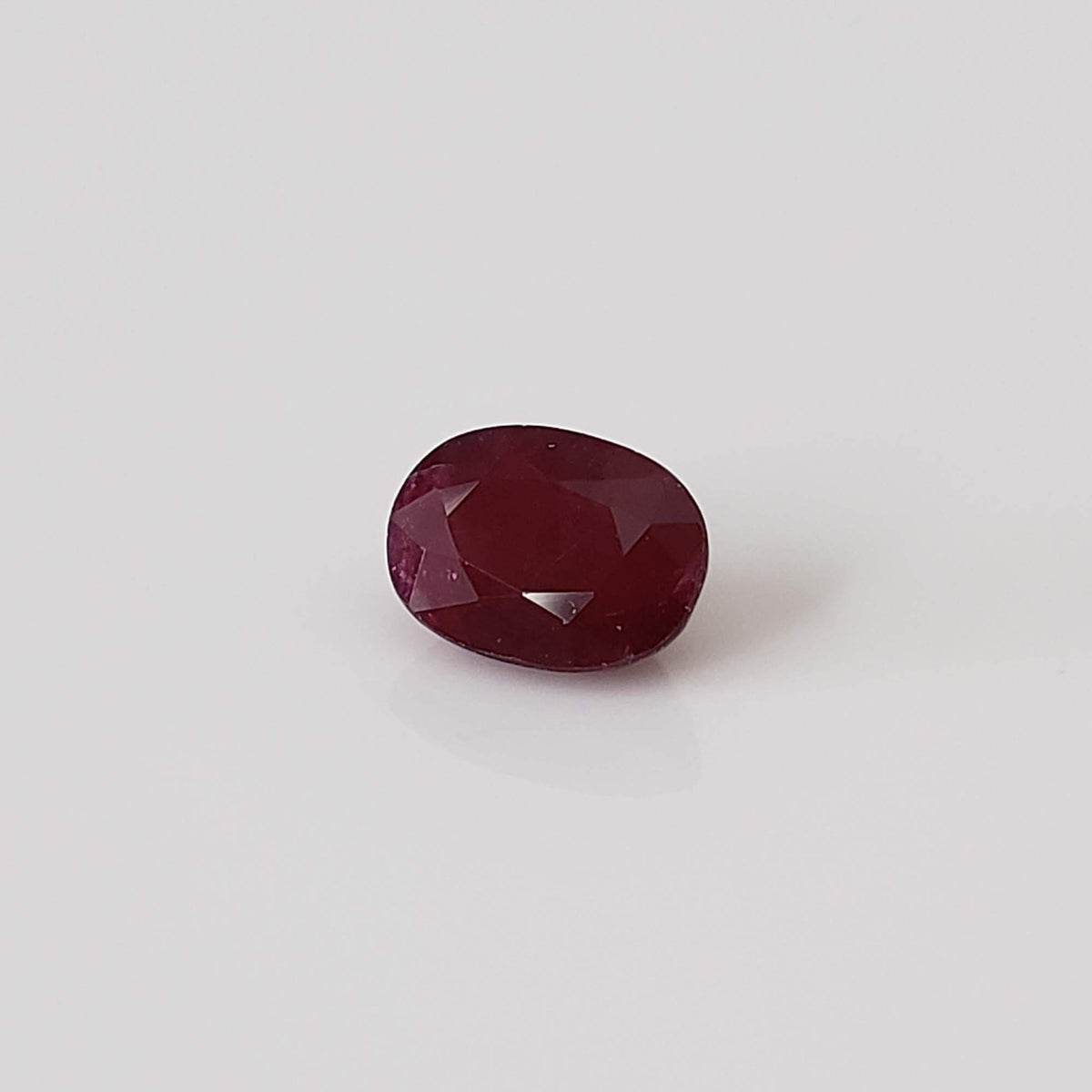  Ruby | Oval Cut | Pigeon Blood Red | 7.6x5.5mm 1.7ct 3