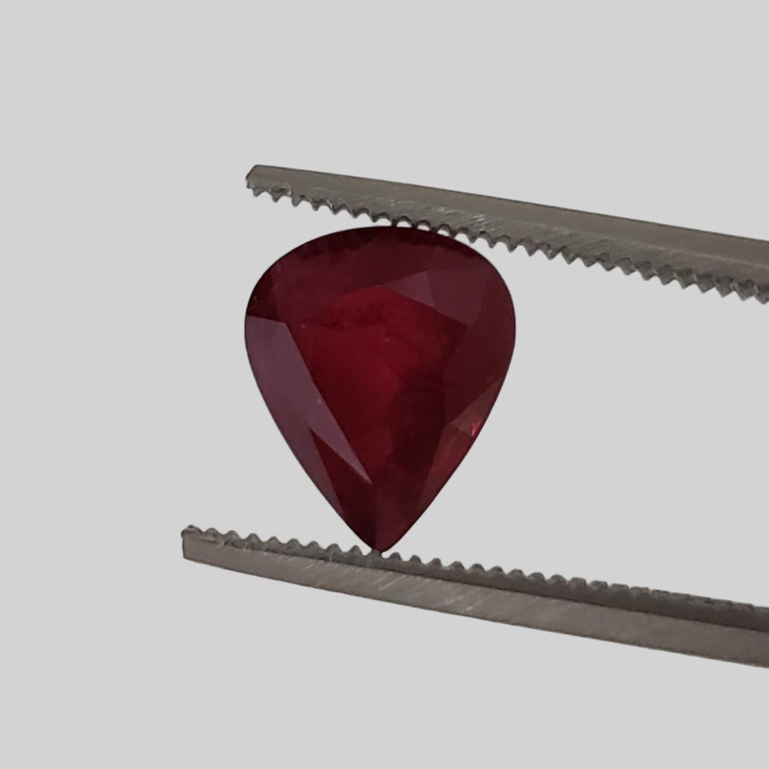  Ruby | Pear Shape Cut | Pigeon Blood Red | 8.5x7mm 1.65ct | Africa 