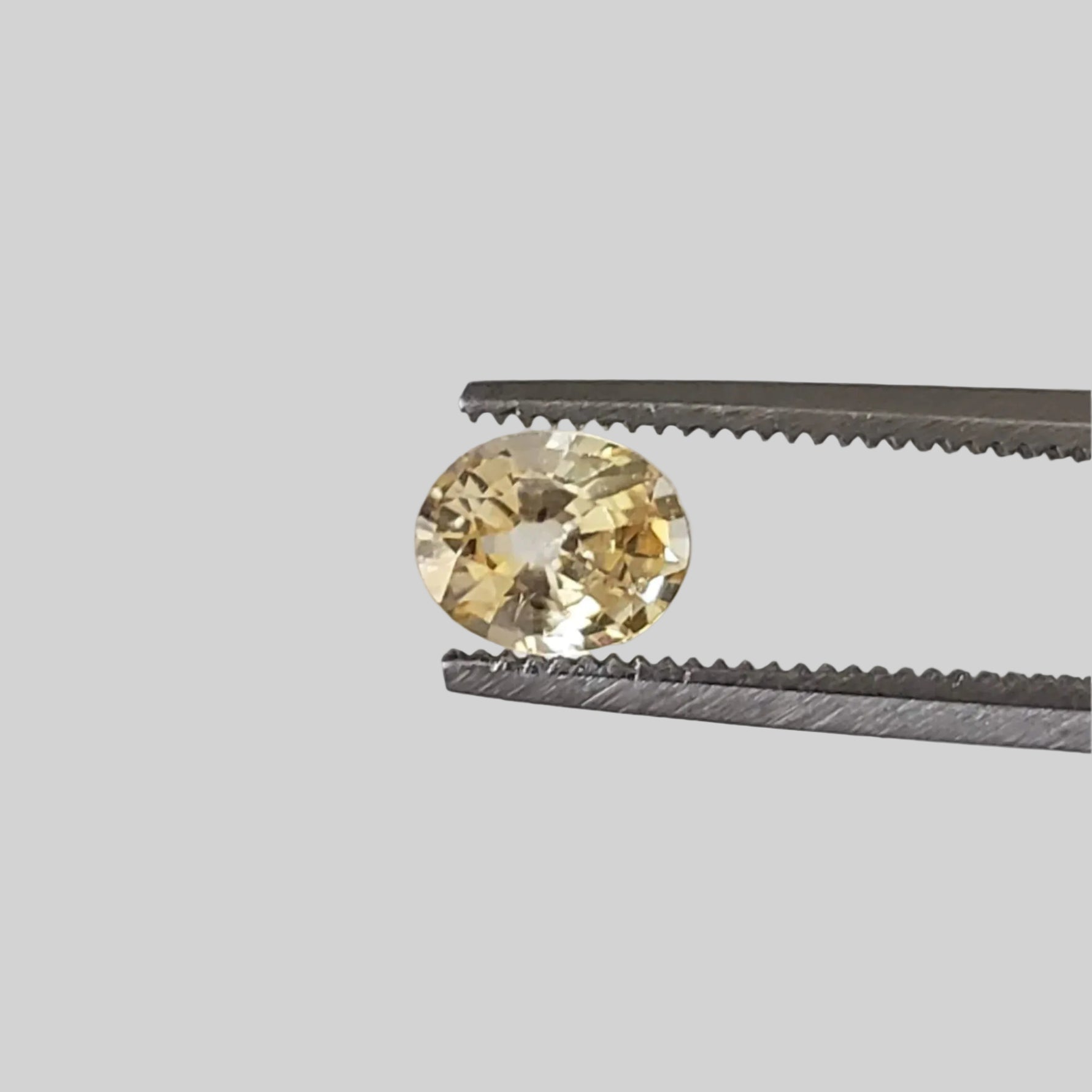  Sapphire | Oval Cut | Yellow | 5.5x4.3mm 0.58ct 