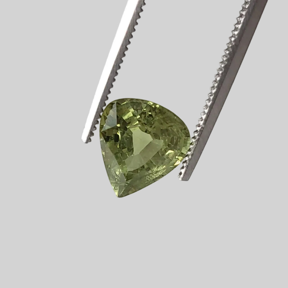  Sapphire | Pear Shape Cut | Lime Green | 8.5x7.5mm 2.1ct 1