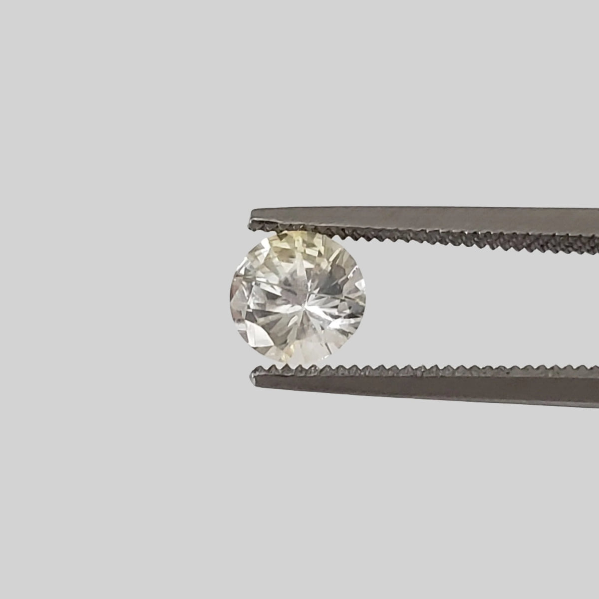  Sapphire | Round Cut | Pale Yellow | 5.2mm 0.7ct 
