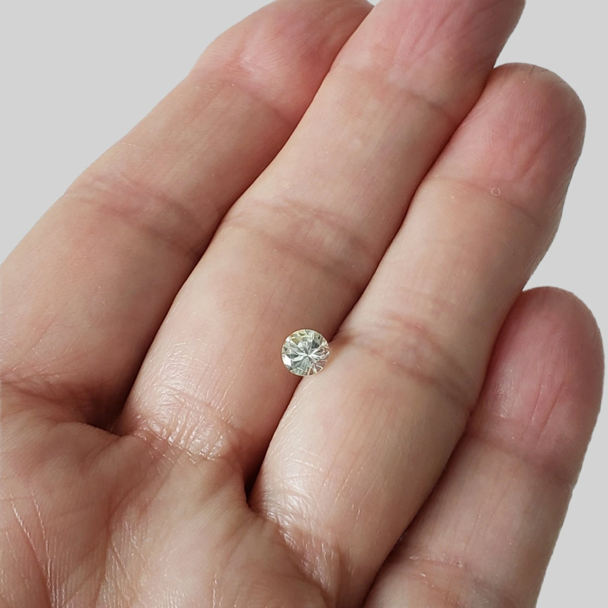  Sapphire | Round Cut | Pale Yellow | 5.2mm 0.7ct 7