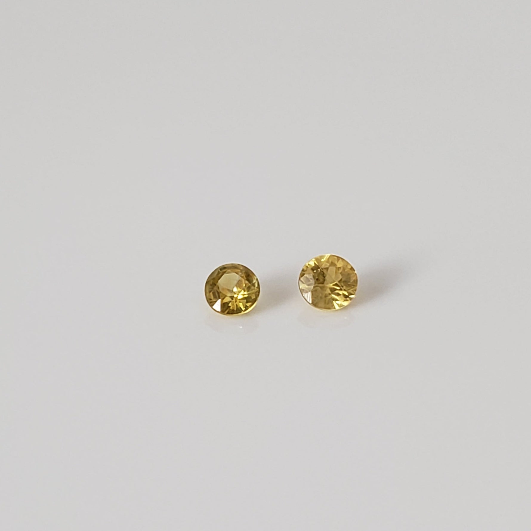   Sapphire | Round Diamond Cut | Canary Yellow | 2.5mm 