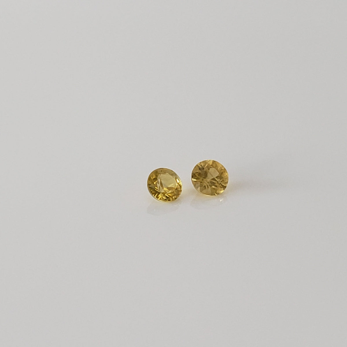   Sapphire | Round Diamond Cut | Canary Yellow | 2.5mm 