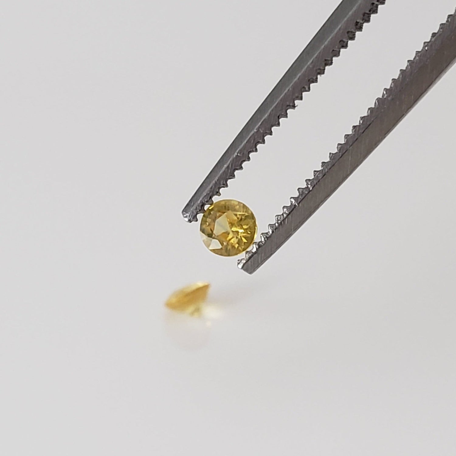  Sapphire | Round Diamond Cut | Canary Yellow | 2.5mm | SO24 1
