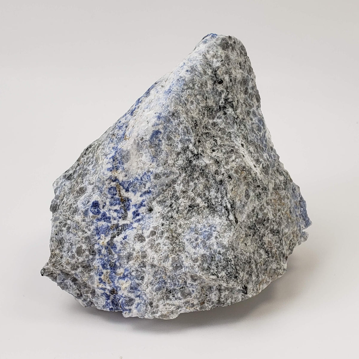  Sodalite var. Hackmanite and Microcline | Fluorescent Lapidary Mineral | 900 grams | Mont-Saint-Hilaire, Quebec 2