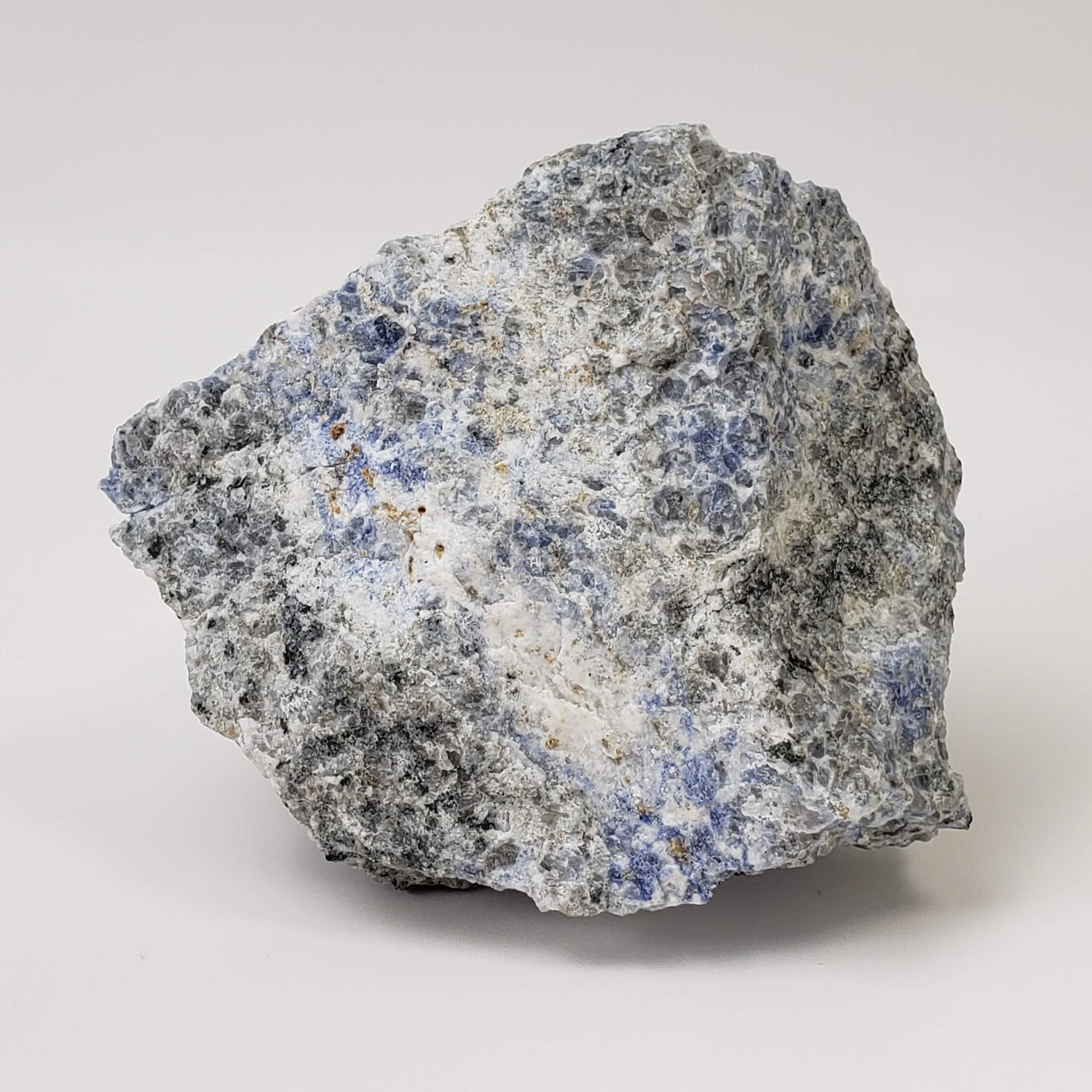 Sodalite var. Hackmanite and Microcline | Fluorescent Lapidary Mineral | 900 grams | Mont-Saint-Hilaire, Quebec 1