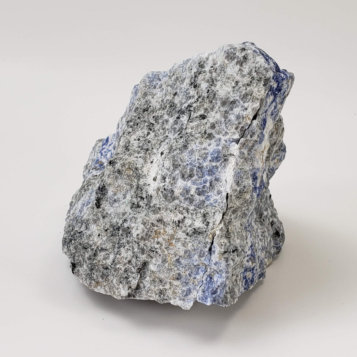  Sodalite var. Hackmanite and Microcline | Fluorescent Lapidary Mineral | 900 grams | Mont-Saint-Hilaire, Quebec 4