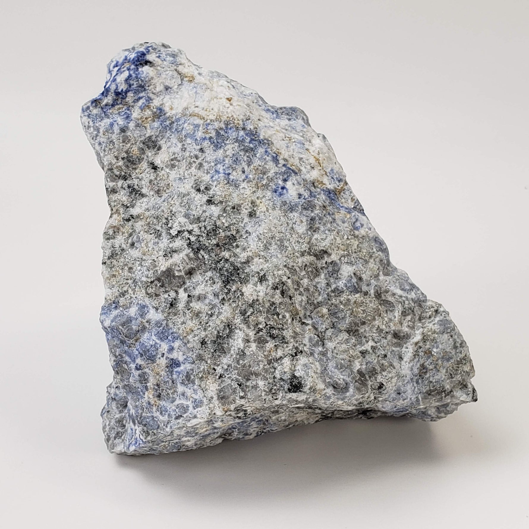  Sodalite var. Hackmanite and Microcline | Fluorescent Lapidary Mineral | 900 grams | Mont-Saint-Hilaire, Quebec 3