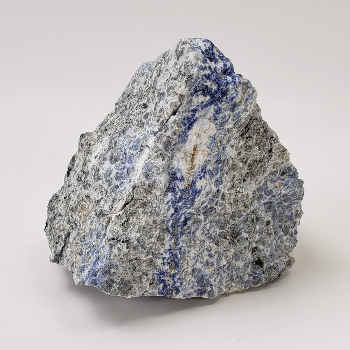  Sodalite var. Hackmanite and Microcline | Fluorescent Lapidary Mineral | 900 grams | Mont-Saint-Hilaire, Quebec 