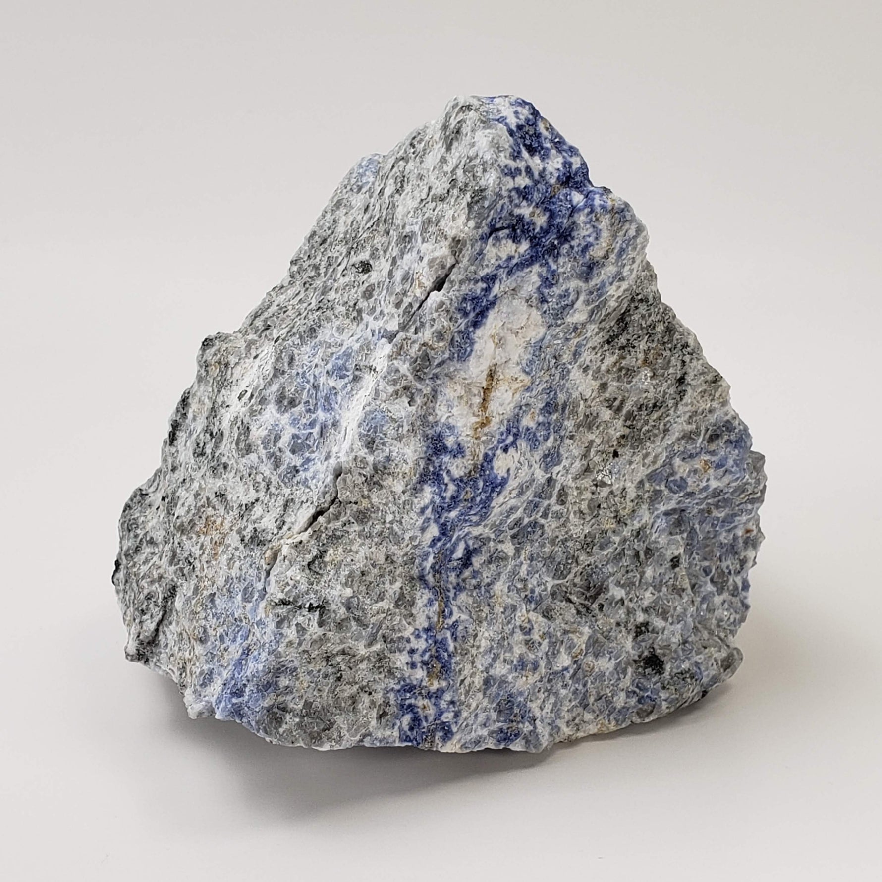  Sodalite var. Hackmanite and Microcline | Fluorescent Lapidary Mineral | 900 grams | Mont-Saint-Hilaire, Quebec 
